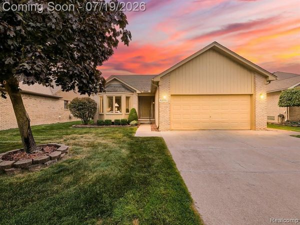 43461 Pointe Drive, Clinton Twp, MI 48038