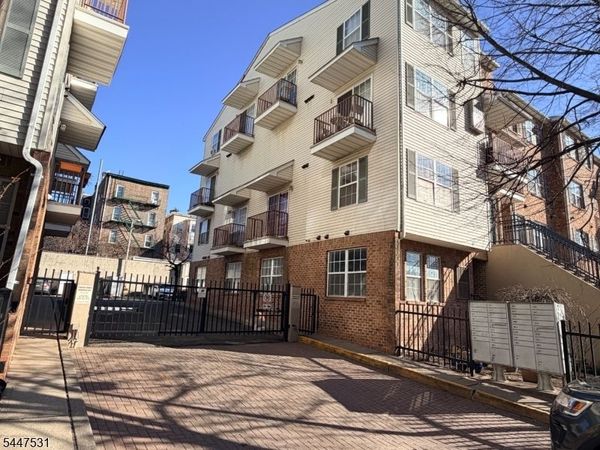 84 Union St, Newark, NJ 07105