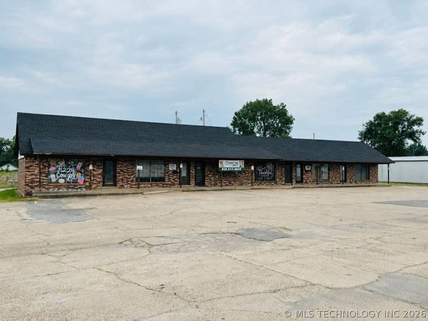 300 S Broadway Street , Checotah, OK 74426
