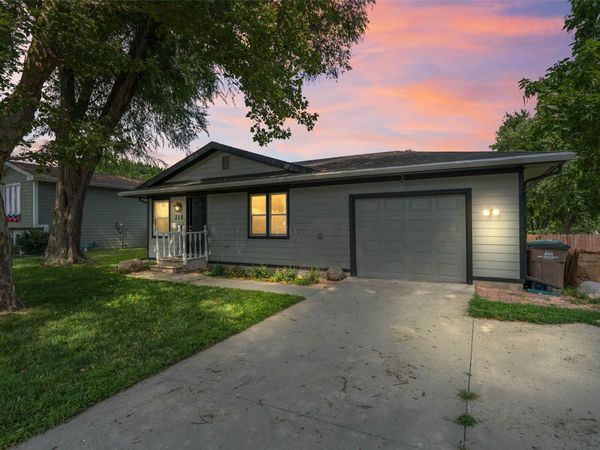 215 25th Avenue SW, Altoona, IA 50009