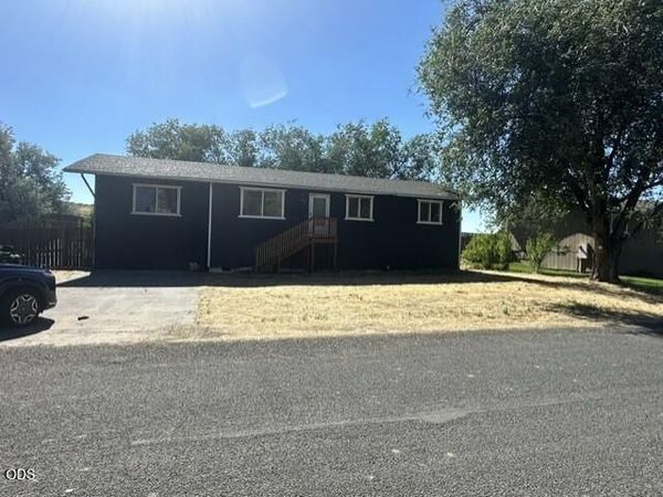 3025 Greenleaf, Malin, OR 97632