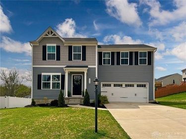 1912 Amelia Way, Moraine, OH 45439