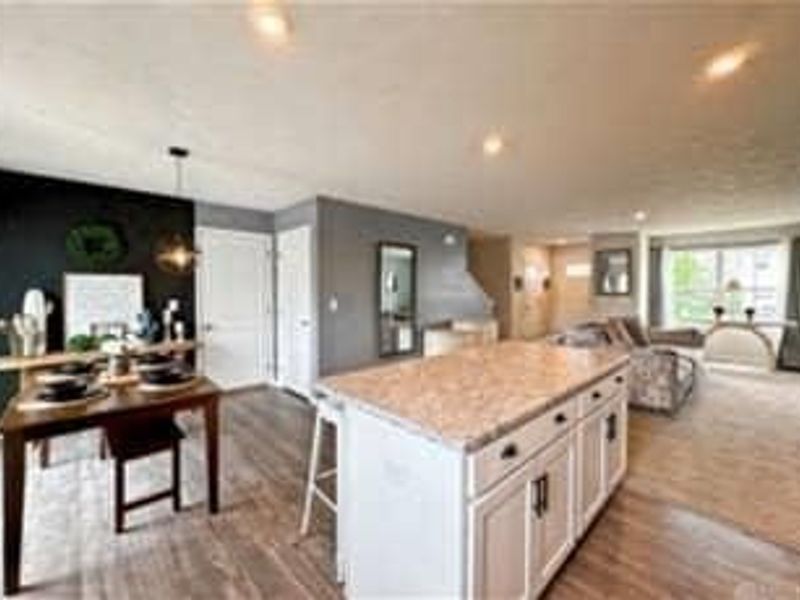 1912 Amelia Way, Moraine, OH 45439 Photo 2