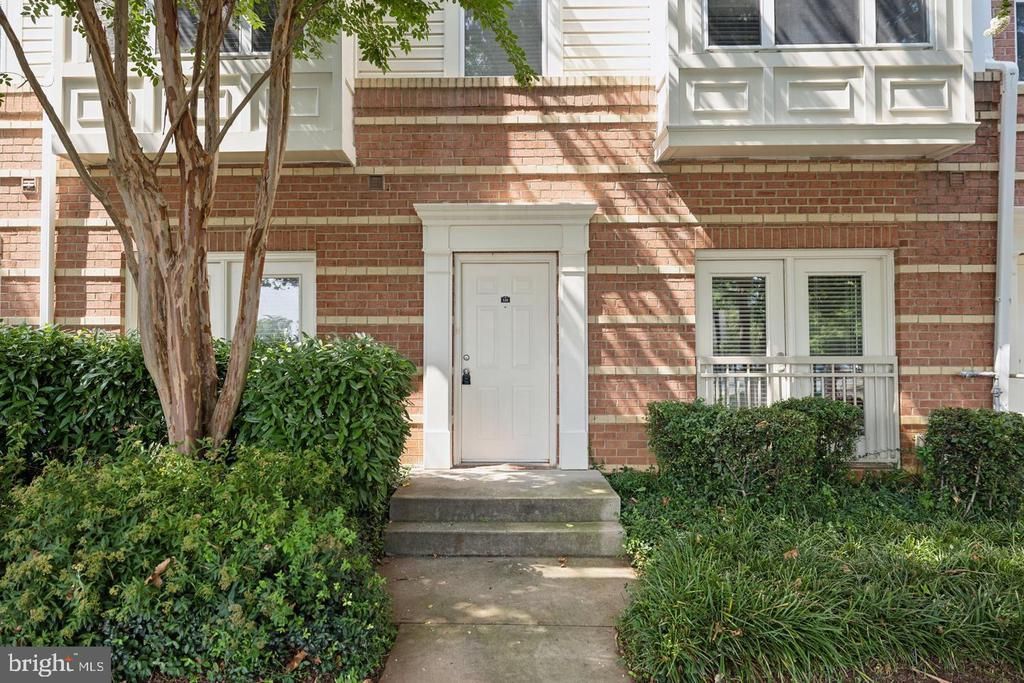 9490 Virginia Center Boulevard, Unit 132, Vienna, VA 22181 Main Photo