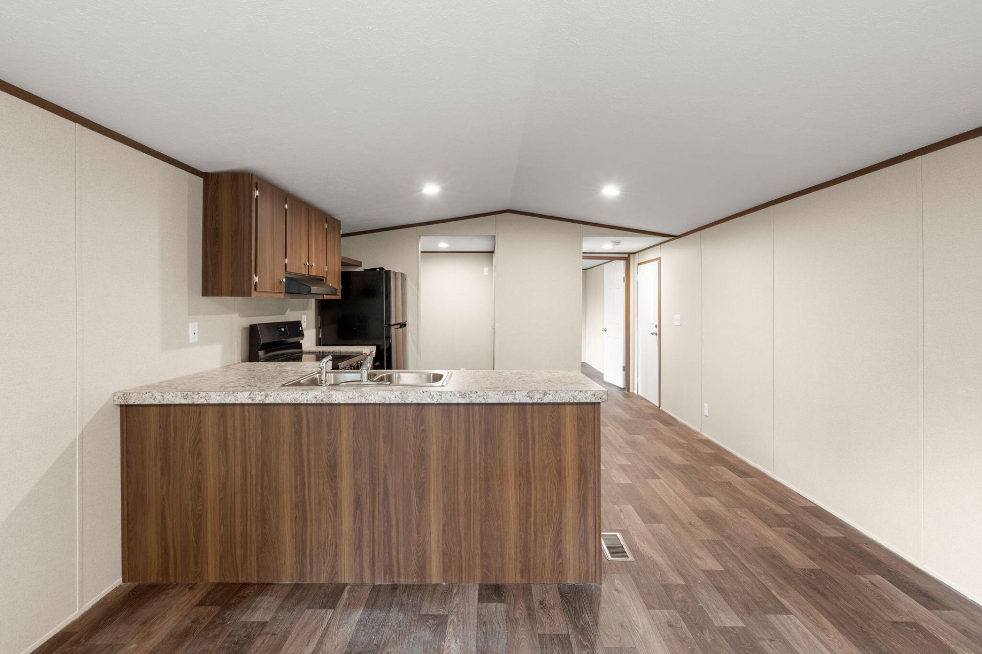 396 Marion Road Photo 10