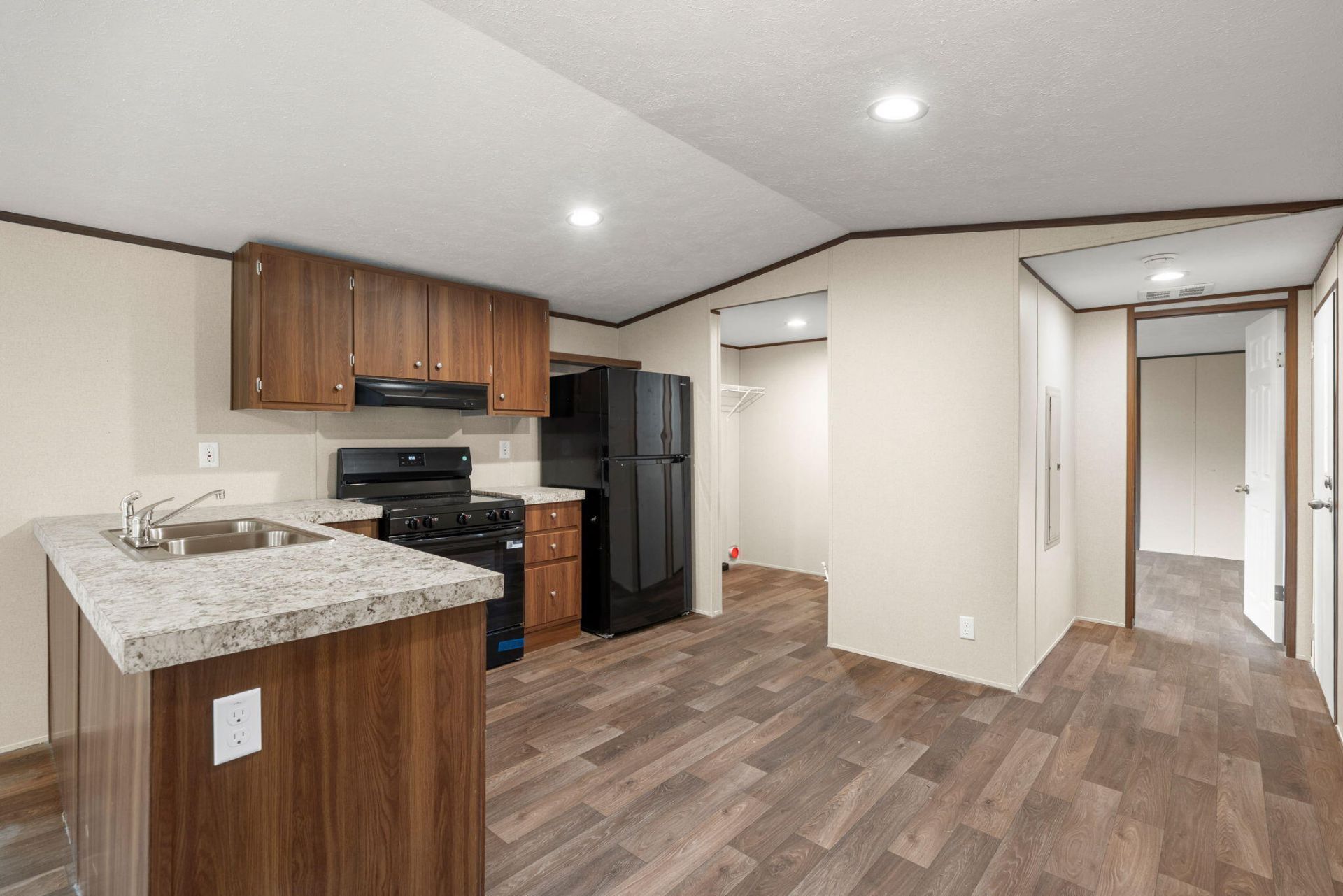 396 Marion Road Photo 11