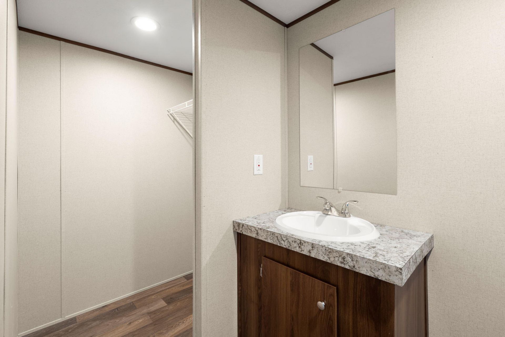 396 Marion Road Photo 18