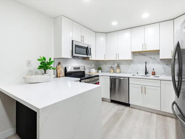 2700 Oak Road , Unit 11, Walnut Creek, CA 94597