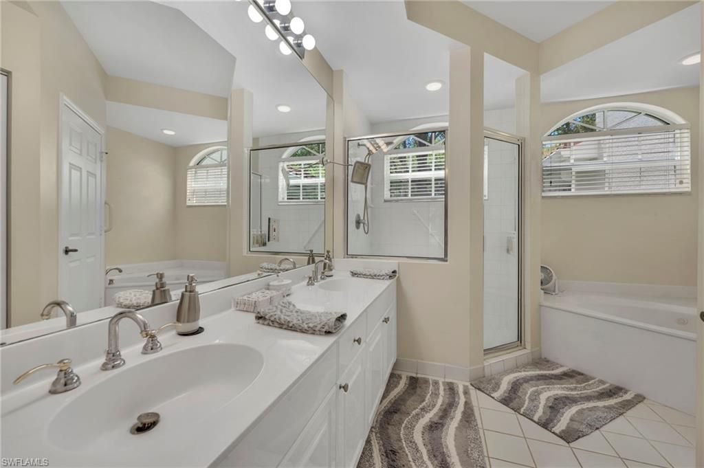 200 L Ambiance Cir, Unit 104, Naples, FL 34108 Photo