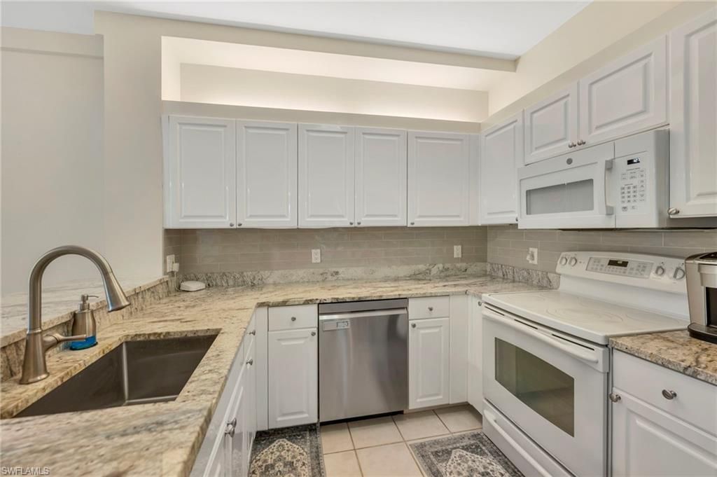 200 L Ambiance Cir, Unit 104, Naples, FL 34108 Photo