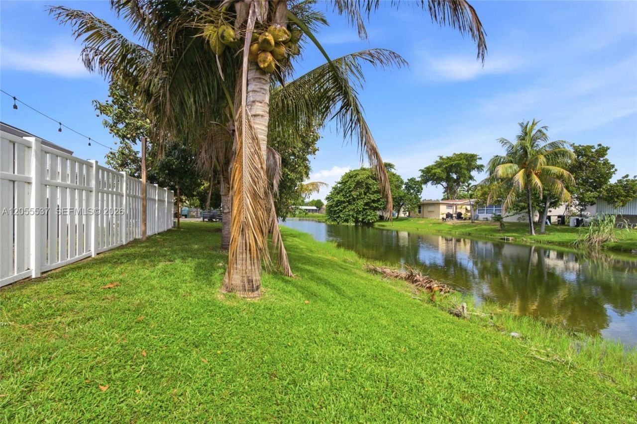 6871 NW 28th St, Sunrise, FL 33313 Photo