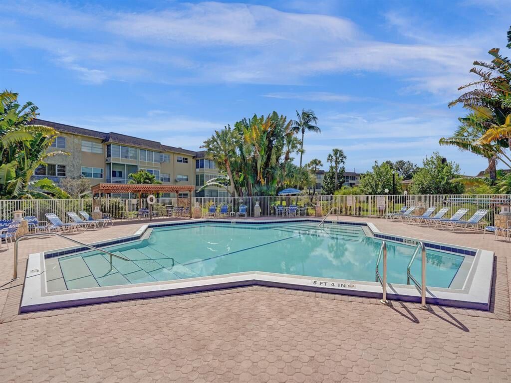 5041 W Oakland Park Boulevard, Unit 111, Lauderdale Lakes, FL 33313 Photo