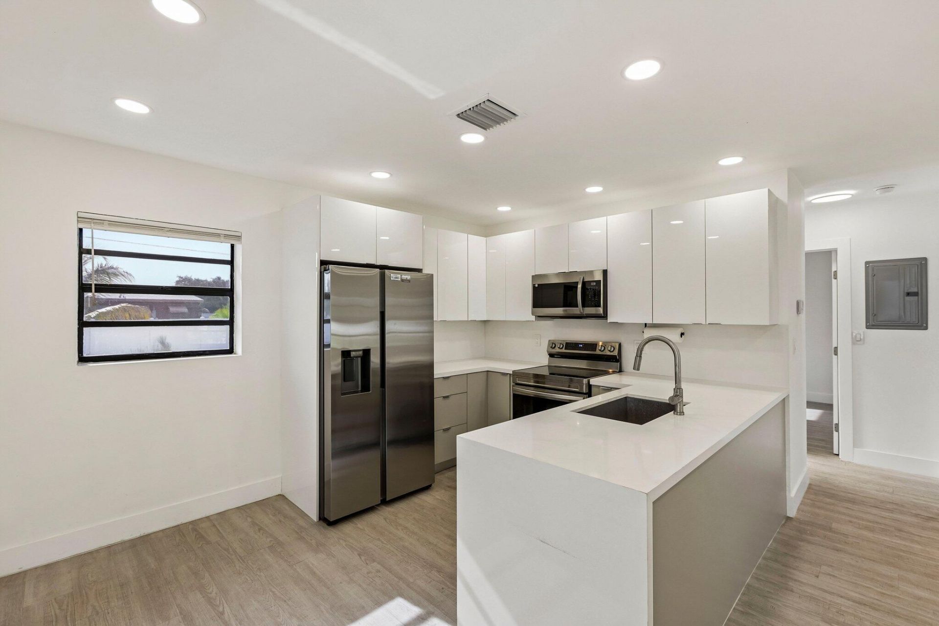 1200 NW 19th Avenue, Fort Lauderdale, FL 33311 Photo
