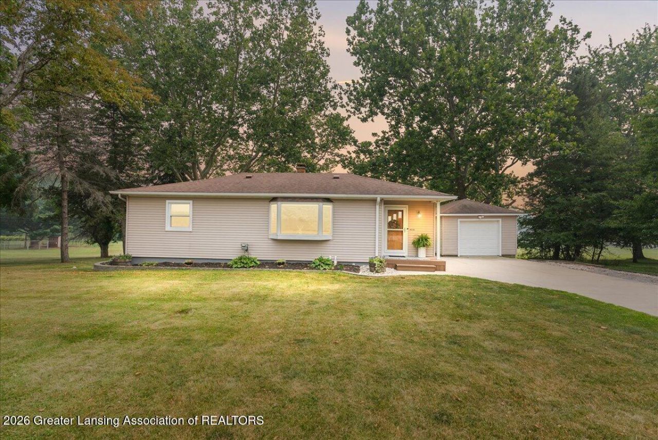 205 W Herbison Road, Dewitt, MI 48820 Main Photo
