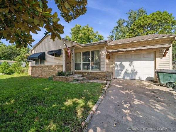 1000 N Maple Avenue , Sand Springs, OK 74063
