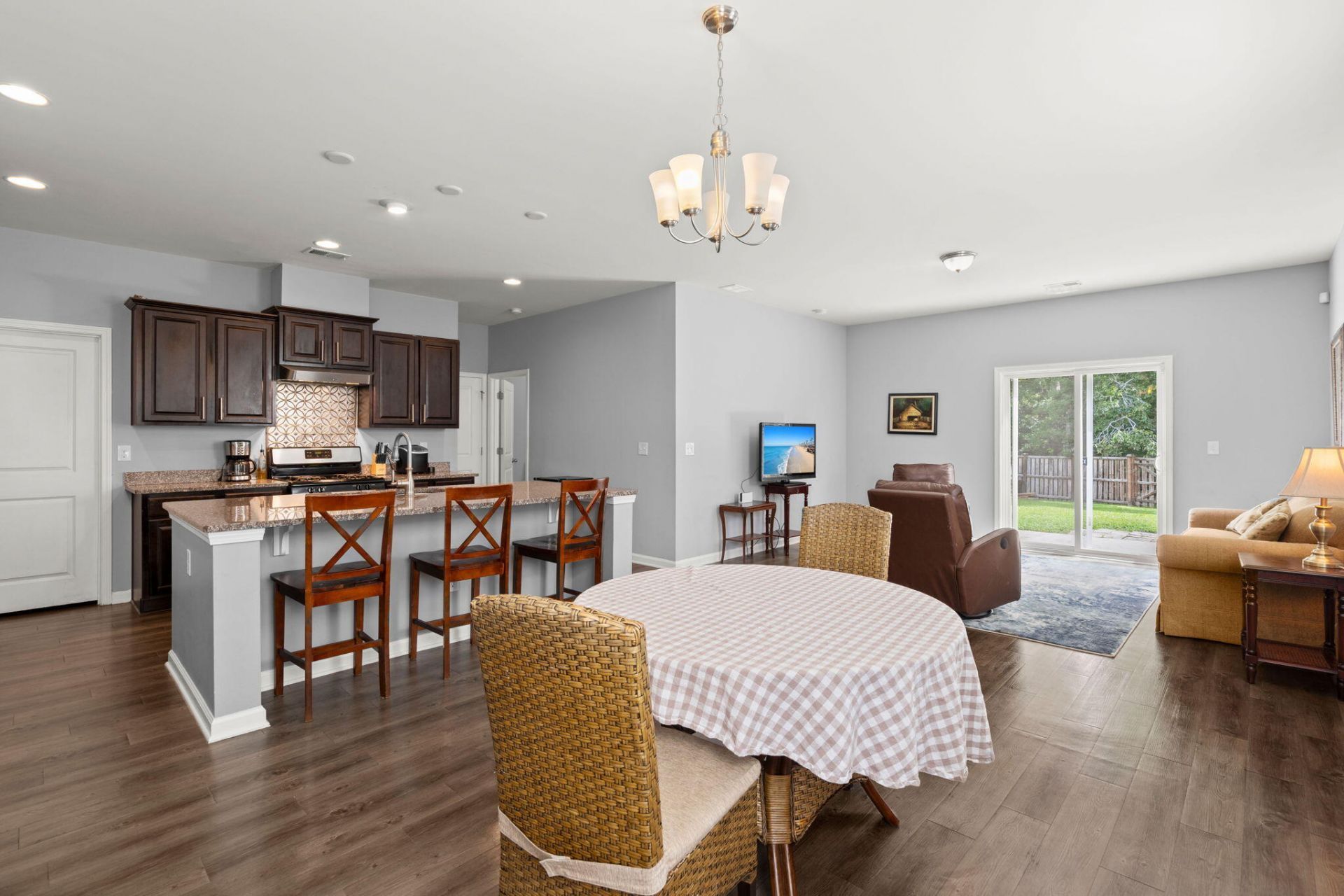 9810 Seed Street Photo 6