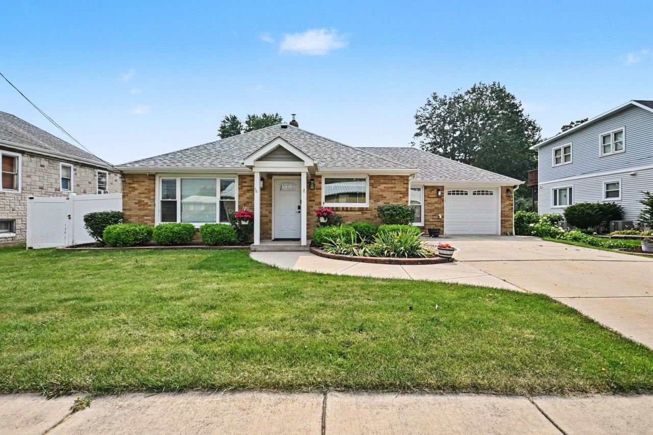 22 Galligan Road, Gilberts, IL 60136