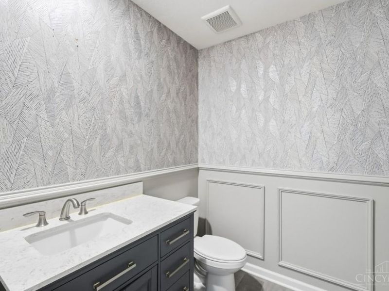 5049 Lakeview Drive, Hamilton Twp, OH 45152 Photo 11