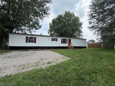 40 N Canal Street, Frazeysburg, OH 43822