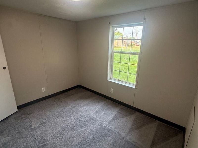 40 N Canal Street, Frazeysburg, OH 43822 Photo 10