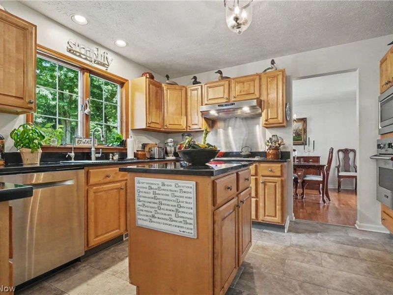 15884 Arbor Trail, Newbury, OH 44065 Photo 8