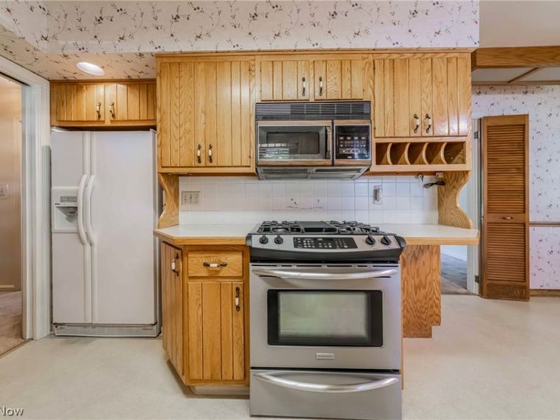 1094 N Pasadena Avenue, Elyria, OH 44035 Photo 12