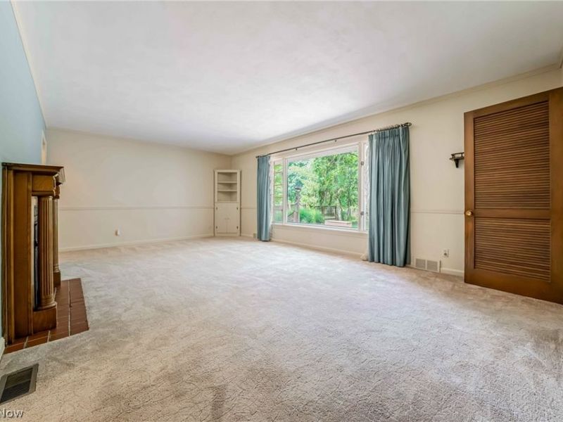 1094 N Pasadena Avenue, Elyria, OH 44035 Photo 6