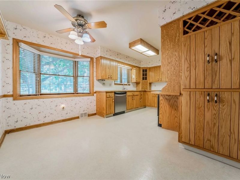 1094 N Pasadena Avenue, Elyria, OH 44035 Photo 9