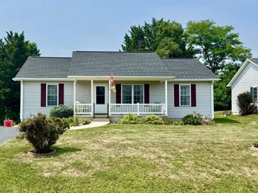 20 MILLPORT CT, WEYERS CAVE, VA 24486