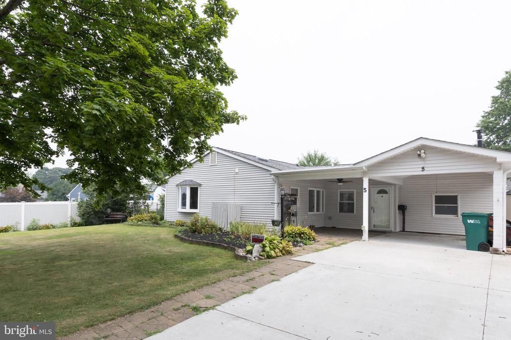 5 SWEETBRIAR LANE , LEVITTOWN, PA 19055