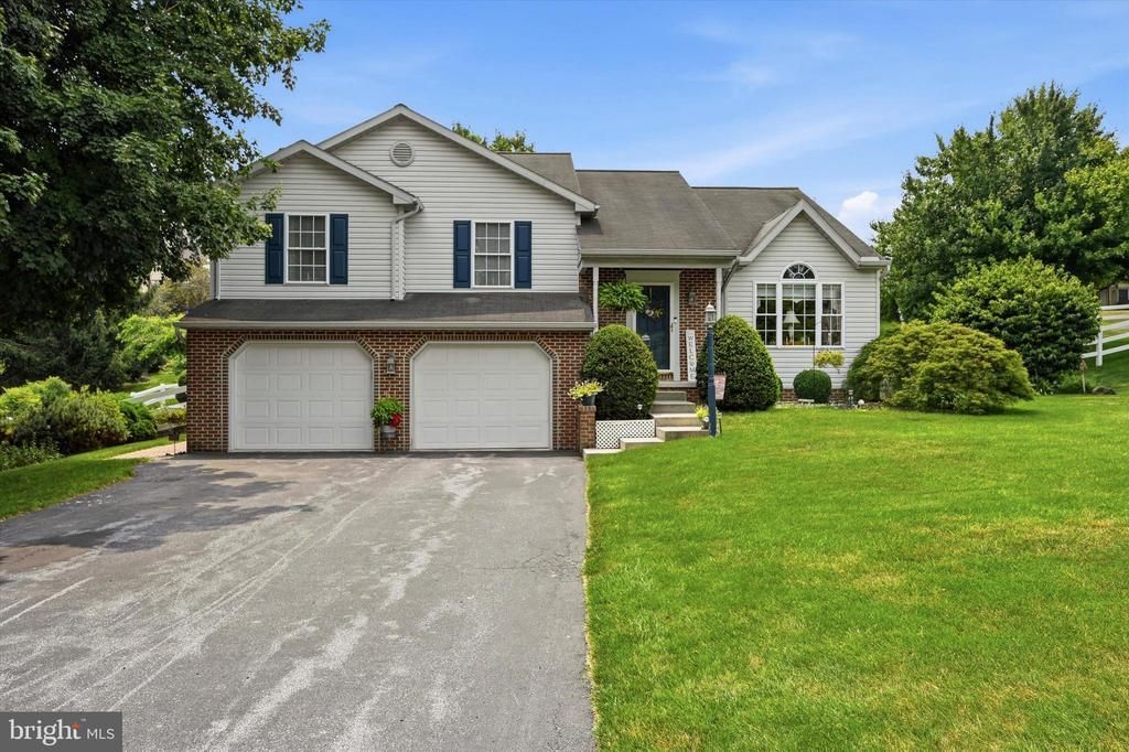 121 MEADOWVIEW DRIVE, GAP, PA 17527
