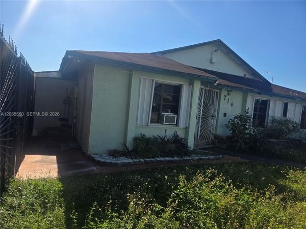 714 SW 99th Ct Cir , Miami, FL 33174