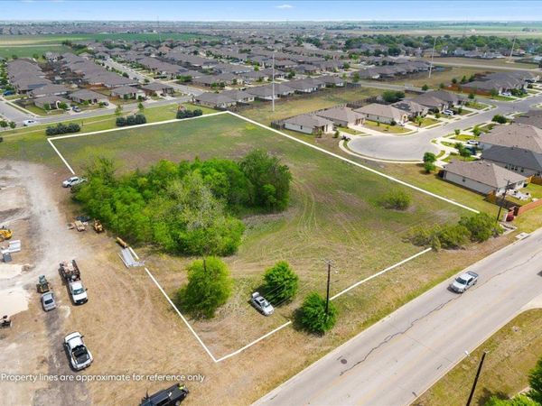 101 Mager LN , Hutto, TX 78634