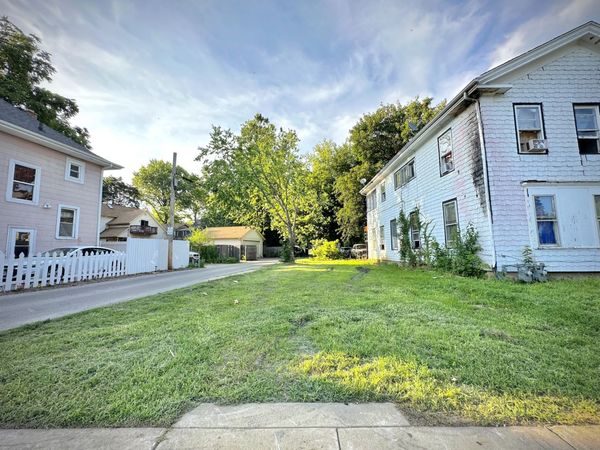 422 North Avenue , Aurora, IL 60505