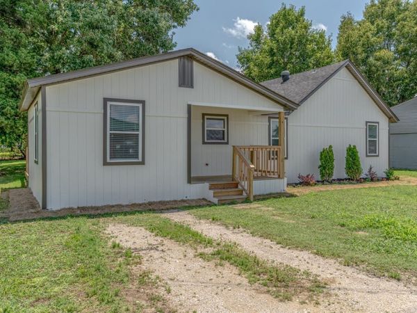 105 School Street, Bay, AR 72411