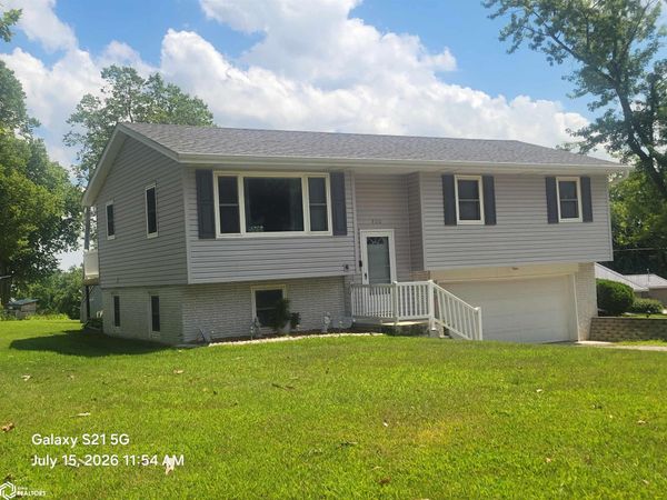 800 N Fillmore Street, Mount Ayr, IA 50854