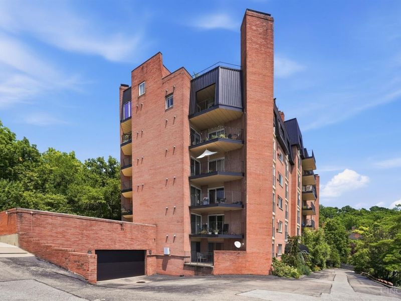 880 Rue De La Paix, Unit A24, Cincinnati, OH 45220 Photo 2
