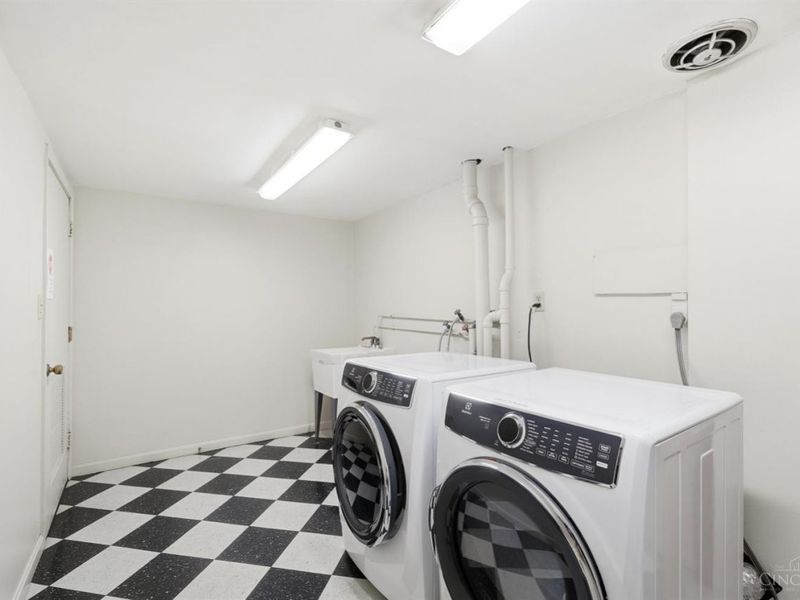 880 Rue De La Paix, Unit A24, Cincinnati, OH 45220 Photo 35
