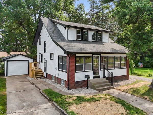 814 E Broad Street , Louisville, OH 44641