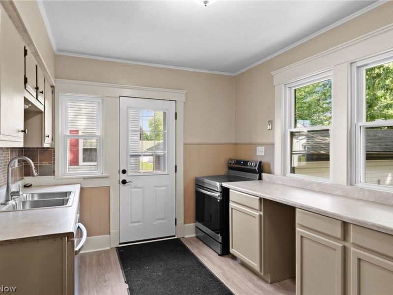 814 E Broad Street, Louisville, OH 44641 Photo 11