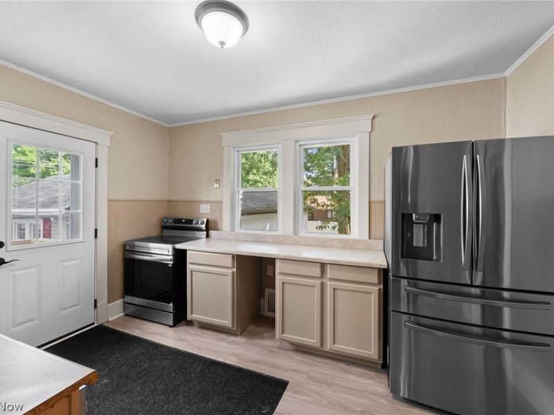 814 E Broad Street, Louisville, OH 44641 Photo 12