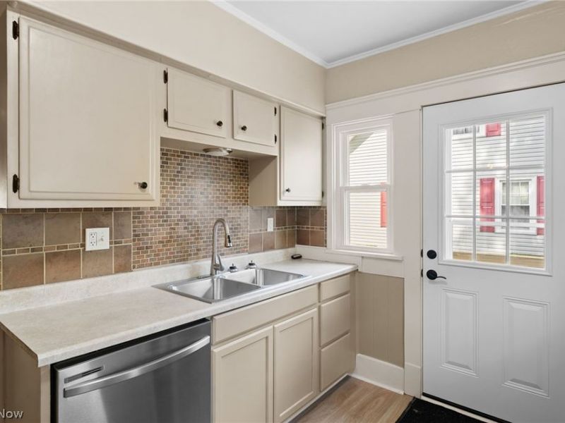 814 E Broad Street, Louisville, OH 44641 Photo 13