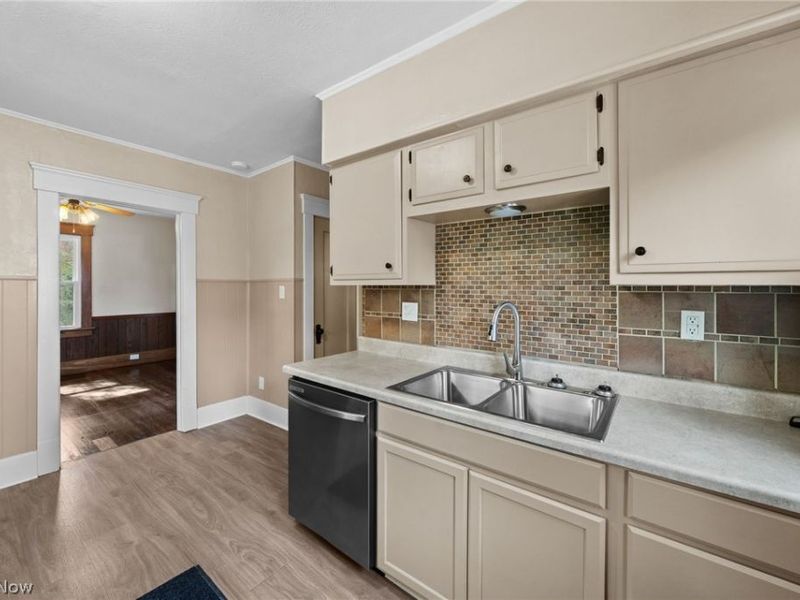 814 E Broad Street, Louisville, OH 44641 Photo 16