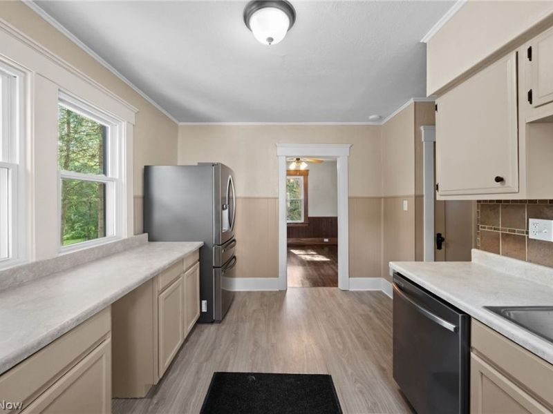 814 E Broad Street, Louisville, OH 44641 Photo 17