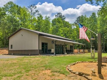 627 Johnstonville Road , Barnesville, GA 30204
