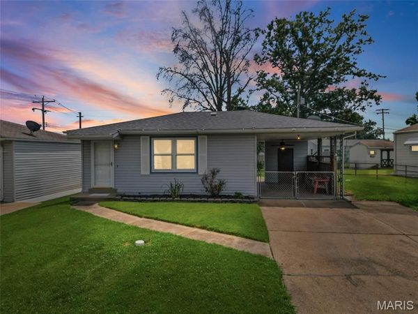 4052 Green Park Rd, Mehlville, MO 63123