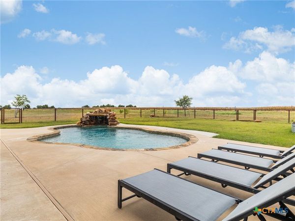 500 County Road 431, Taylor, TX 76574