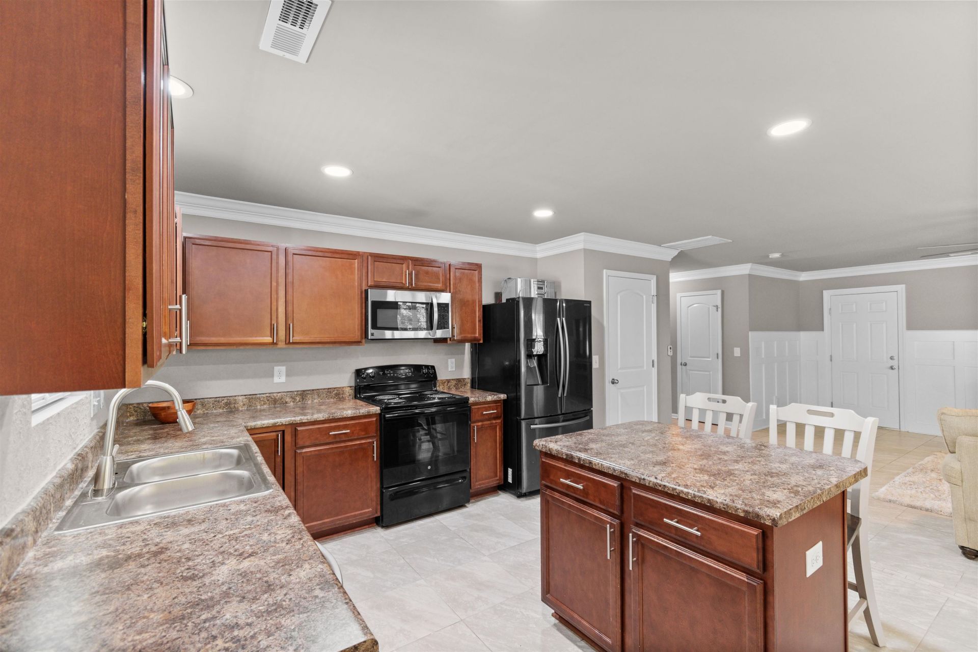 200 Davis Ct. Photo 14