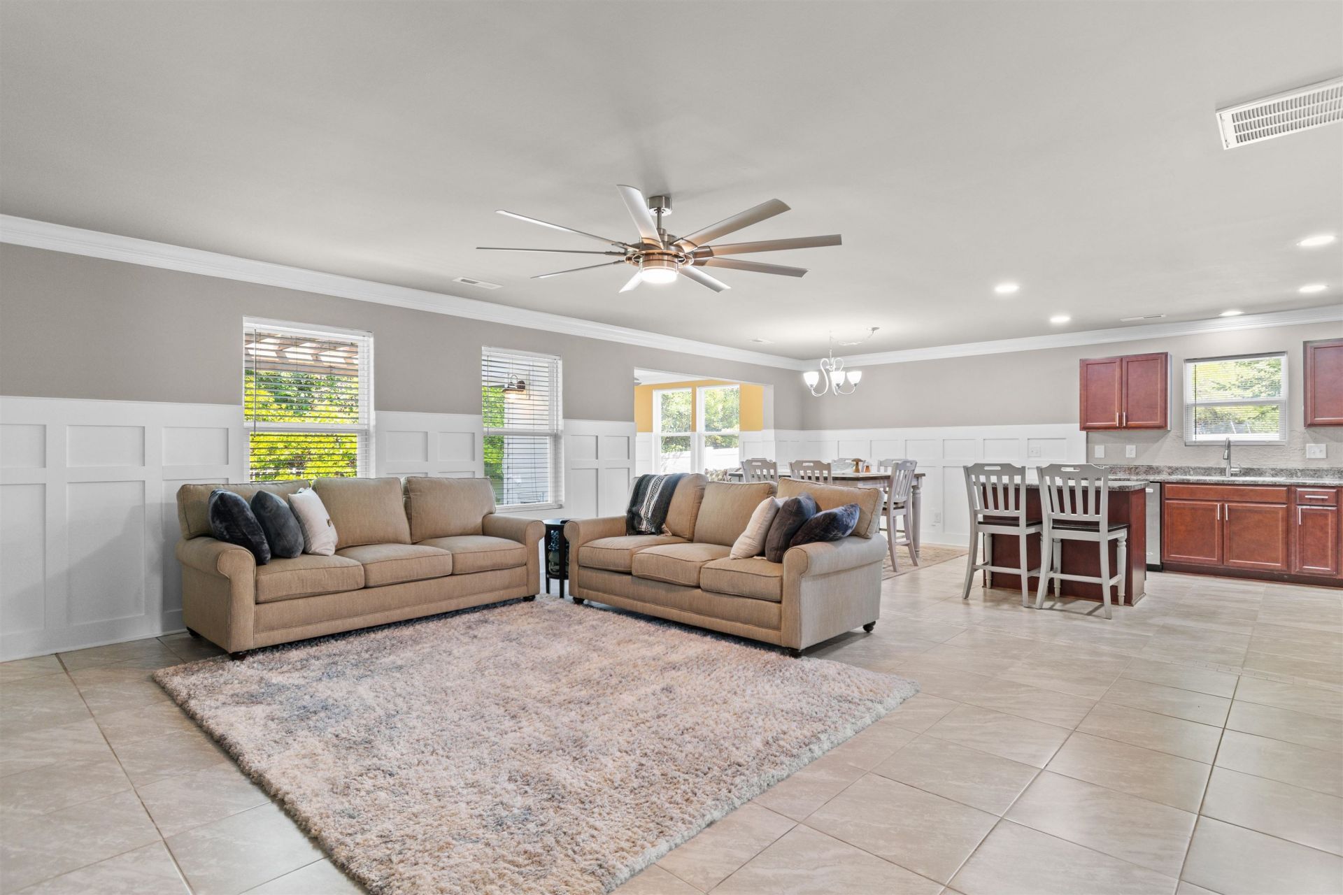 200 Davis Ct. Photo 16