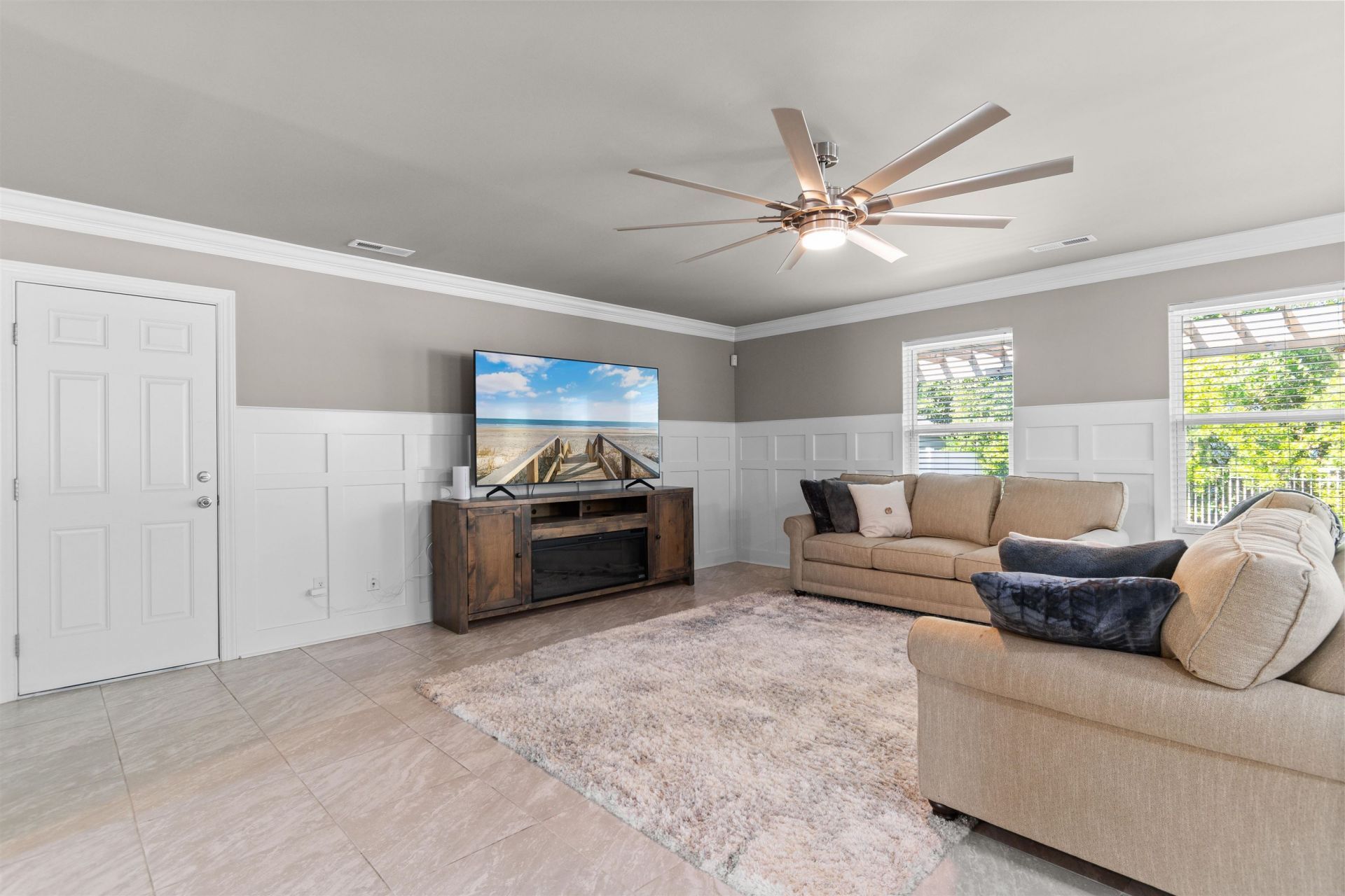 200 Davis Ct. Photo 17